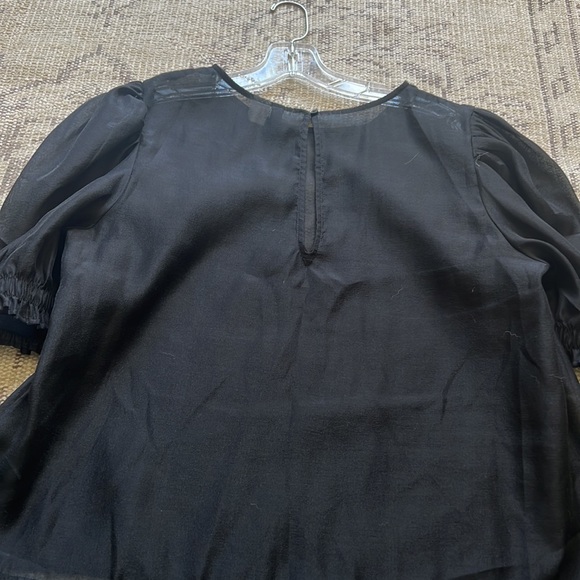 Divided black puffy sleeve sheer top - Picture 5 of 5